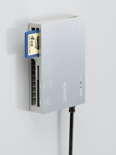 <b>マグネットでスチール面に固定できる</b>