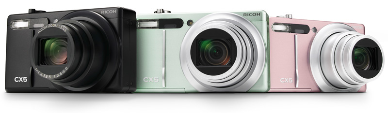 <b>CX5。左からブラック、グリーンシルバー、ローズピンク</b>