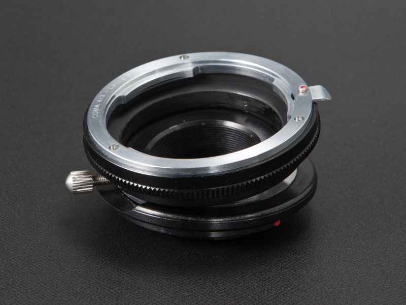 <b>COMAのティルトアダプターは、マイクロフォーサーズ用として最初期に登場した製品だ</b>