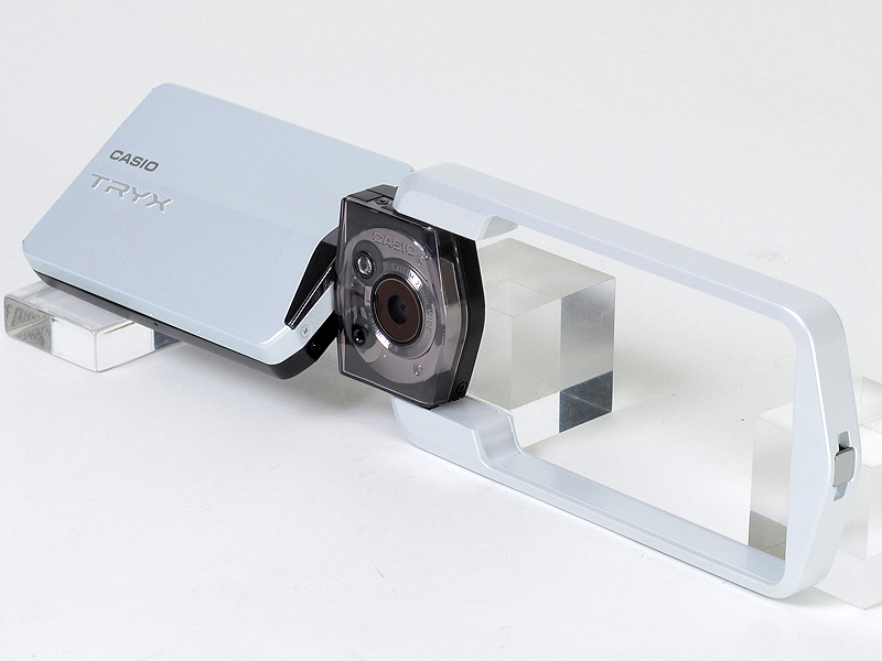 <b>伸ばしたフレームがハンドルになる</b>