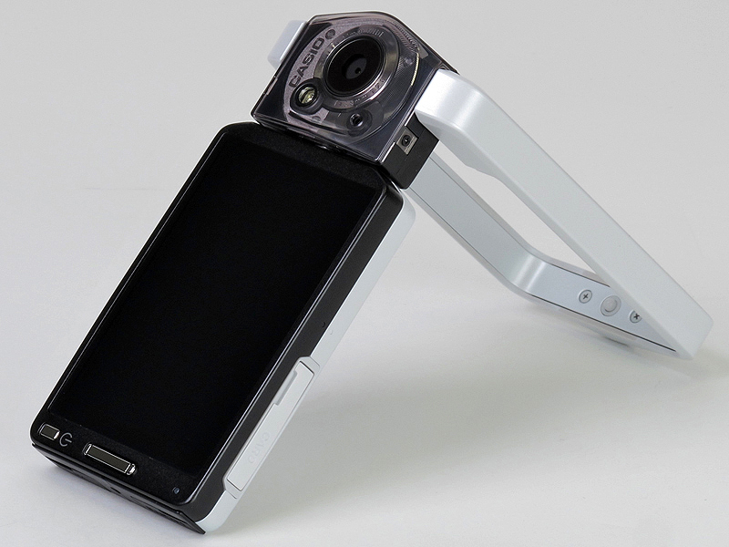 <b>液晶モニターを反転させて自分撮りにも対応</b>