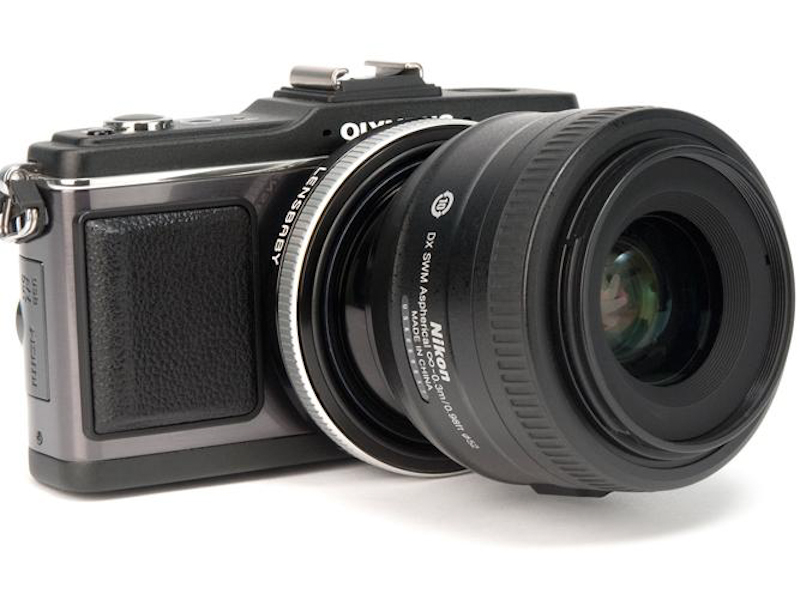 <b>ニコンFマウントレンズの装着例。Gタイプは開放絞りでの撮影に限られる</b>