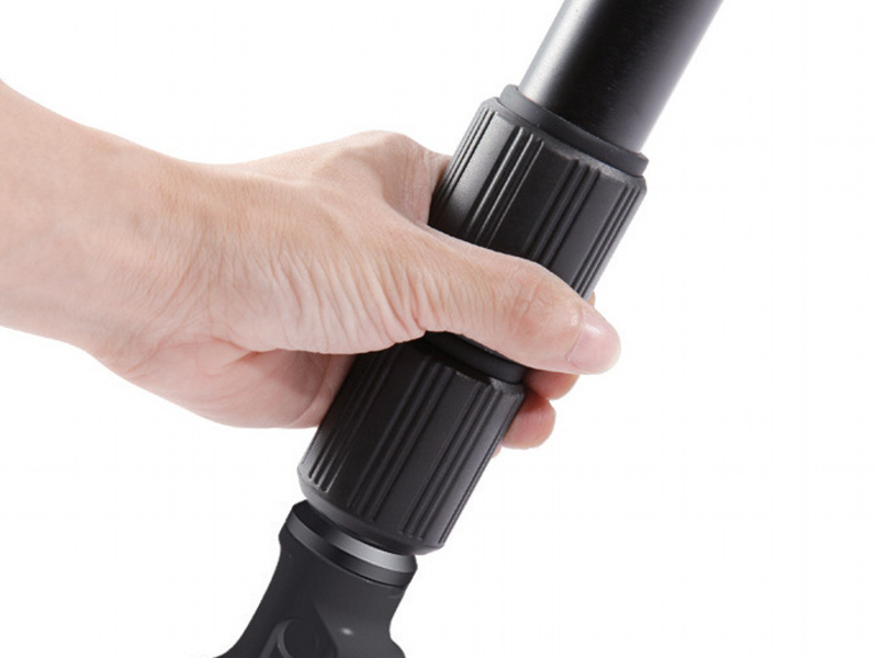 <b>ナットロック式を採用</b>