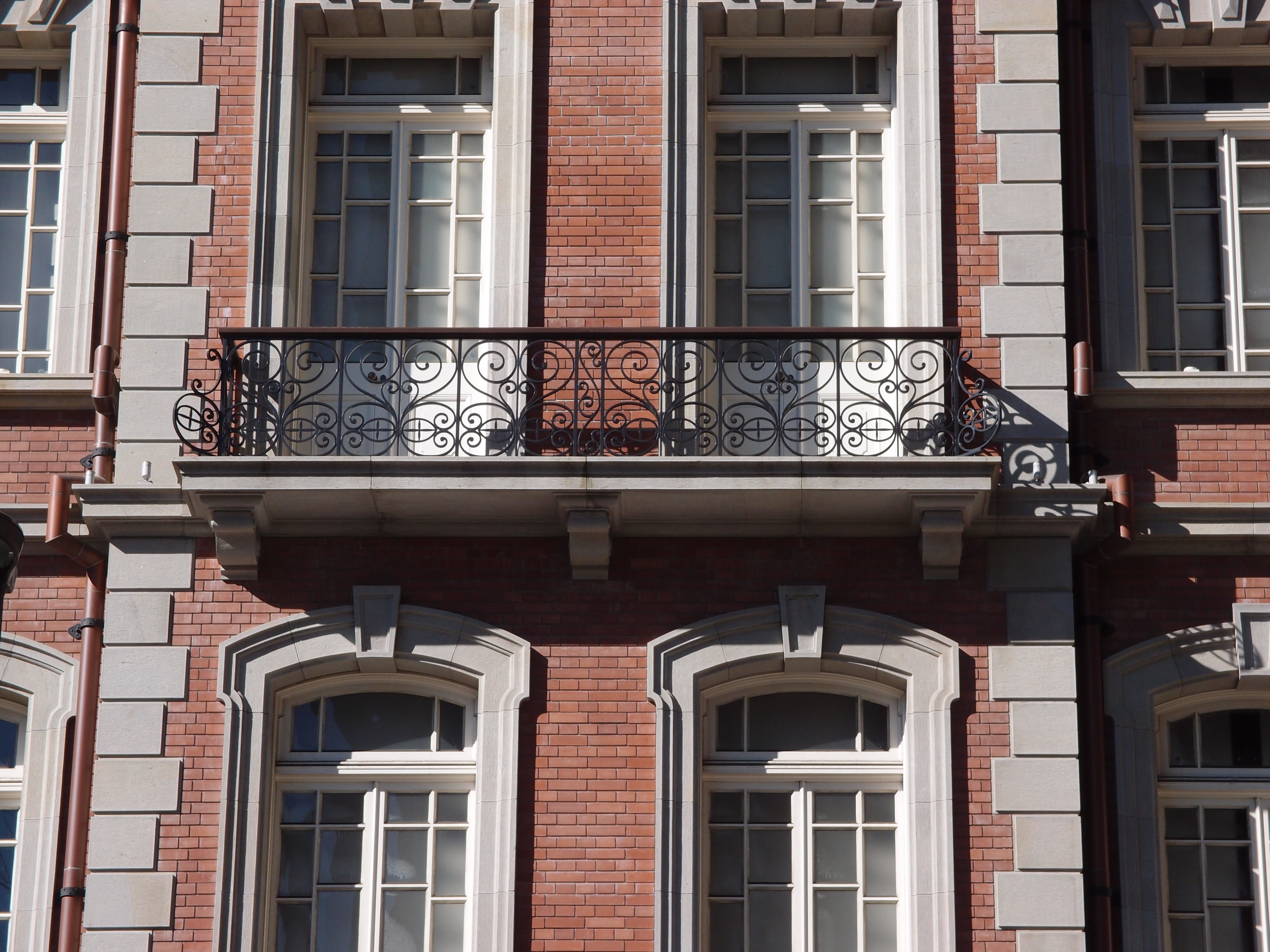 <b>望遠端F5.6<br>XZ-1 / 3,648×2,736 / 1/80秒 / -0.7EV / ISO100 / WB:オート / 24mm（112mm相当）</b>