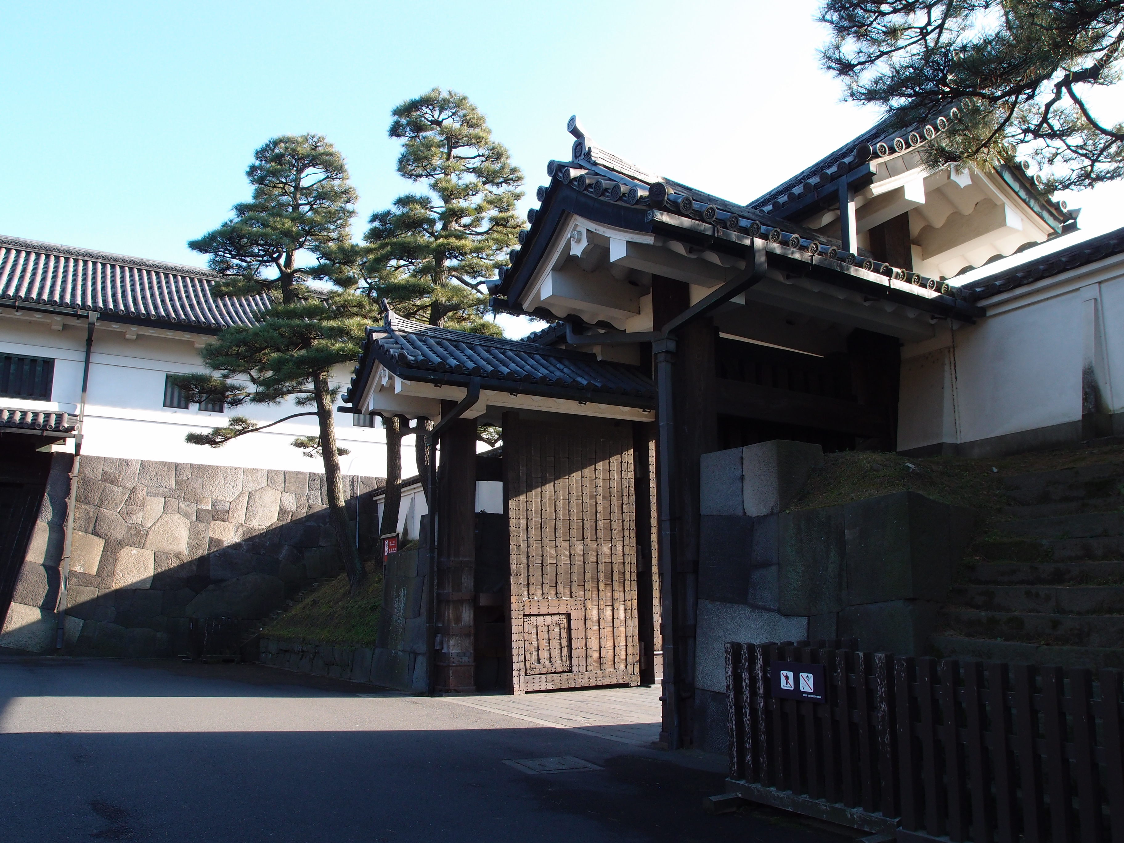 <b>4:3<br>XZ-1 / 3,648×2,736 / 1/160秒 / F4 / -1EV / ISO100 / WB:太陽光 / 6mm（28mm相当）</b>