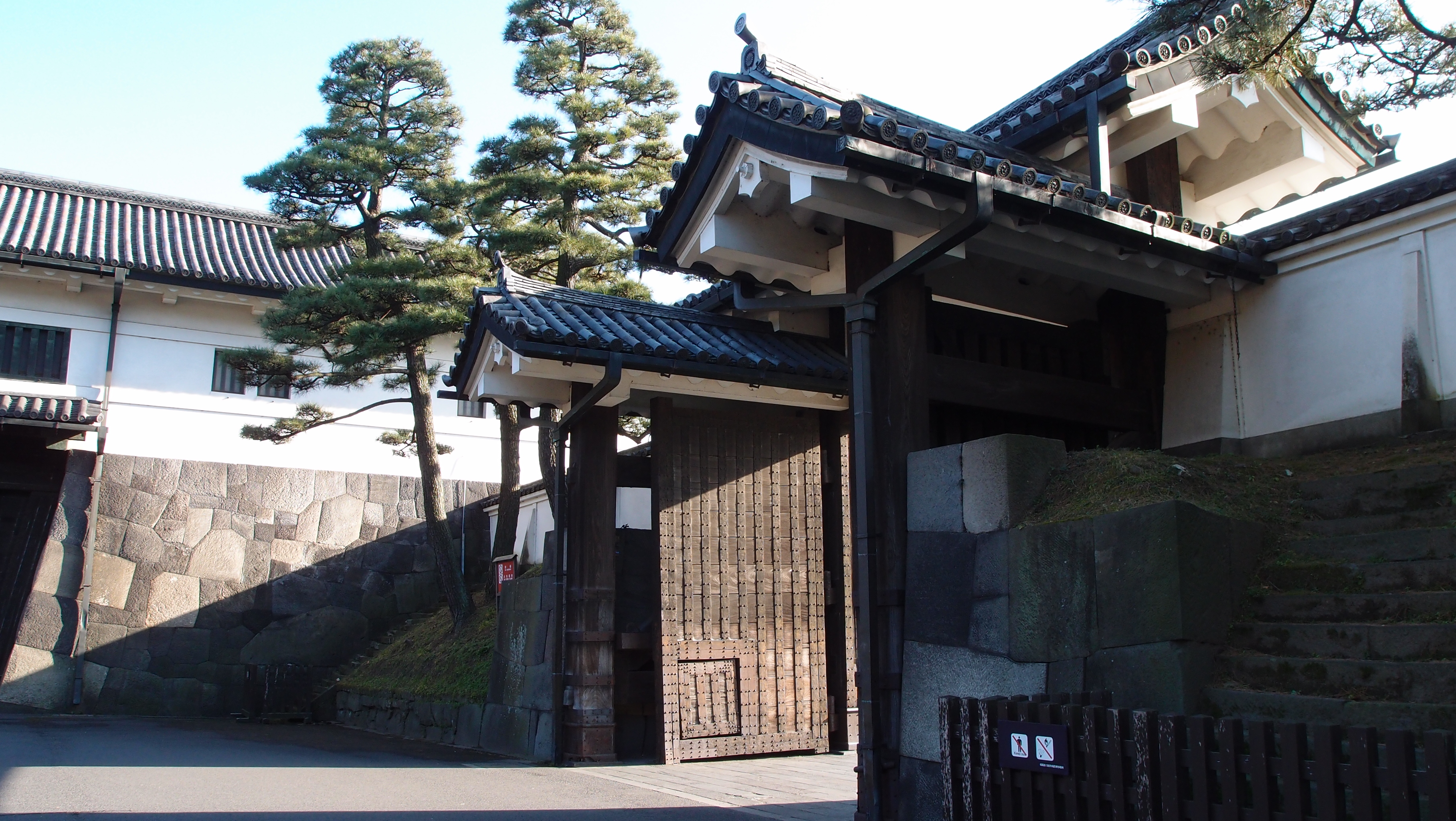 <b>16:9<br>XZ-1 /3,648×2,056 / 1/125秒 / F4 / -1EV / ISO100 / WB:太陽光 / 6mm（28mm相当）</b>