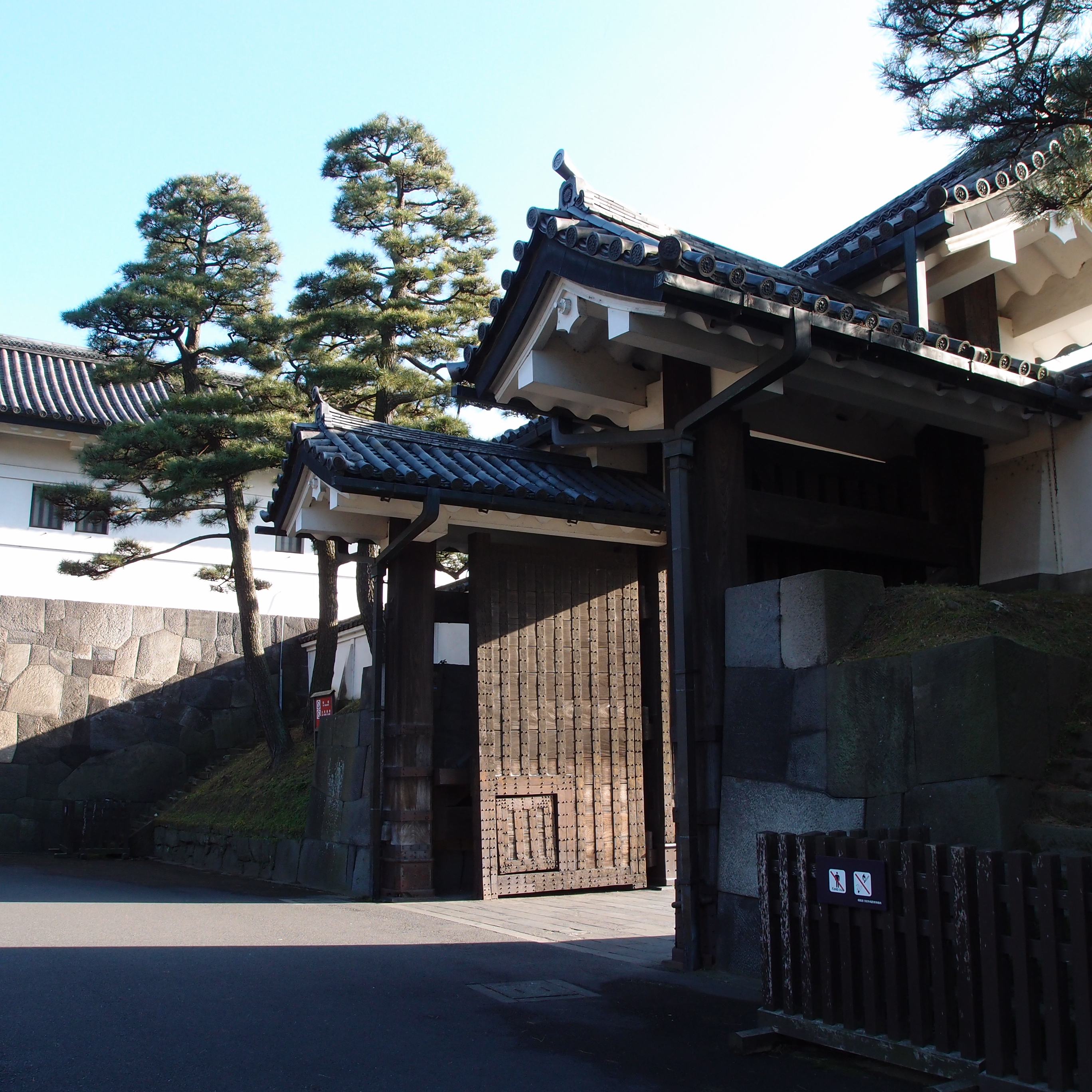 <b>6:6<br>XZ-1 /2,736×2,736 / 1/160秒 / F4 / -1EV / ISO100 / WB:太陽光 / 6mm（28mm相当）</b>