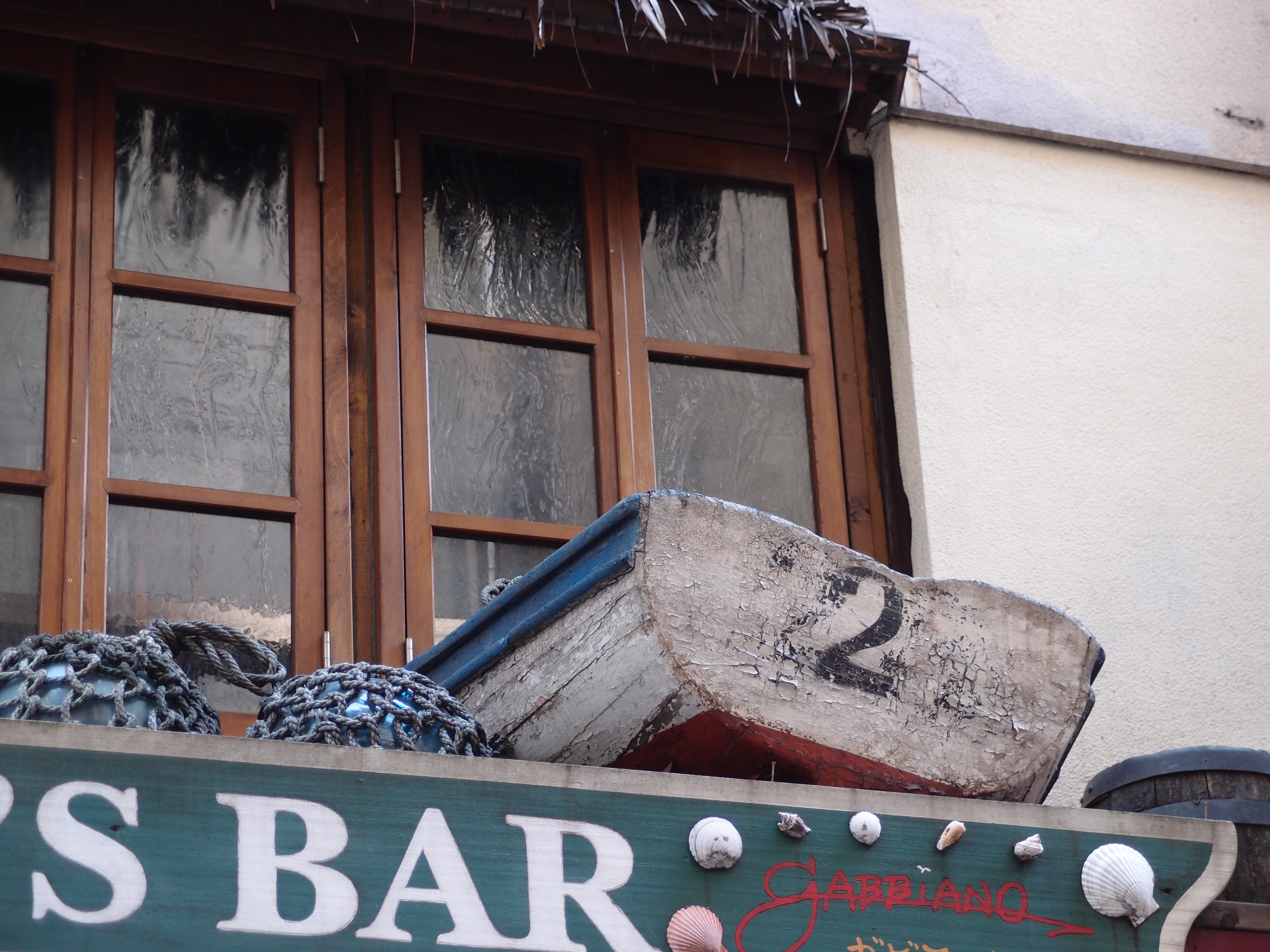 <b>F2.2だから1/25秒で切れているが、普通ならもう2段くらいはレンズが暗いはずなので1/6秒くらい。開放F値の差はかなり大きい<br>XZ-1 / 3,648×2,736 / プログラムAE / 1/25秒 / F2.2 / 0EV / ISO100 / WB:オート / 18.15mm（84mm相当）</b>