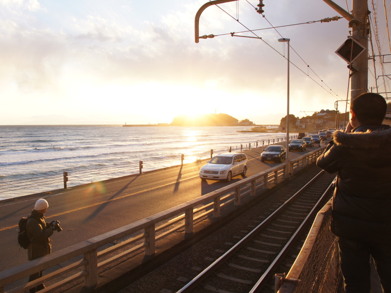 <b>最終地点の鎌倉高校駅前では夕日の撮影も楽しめた</b>