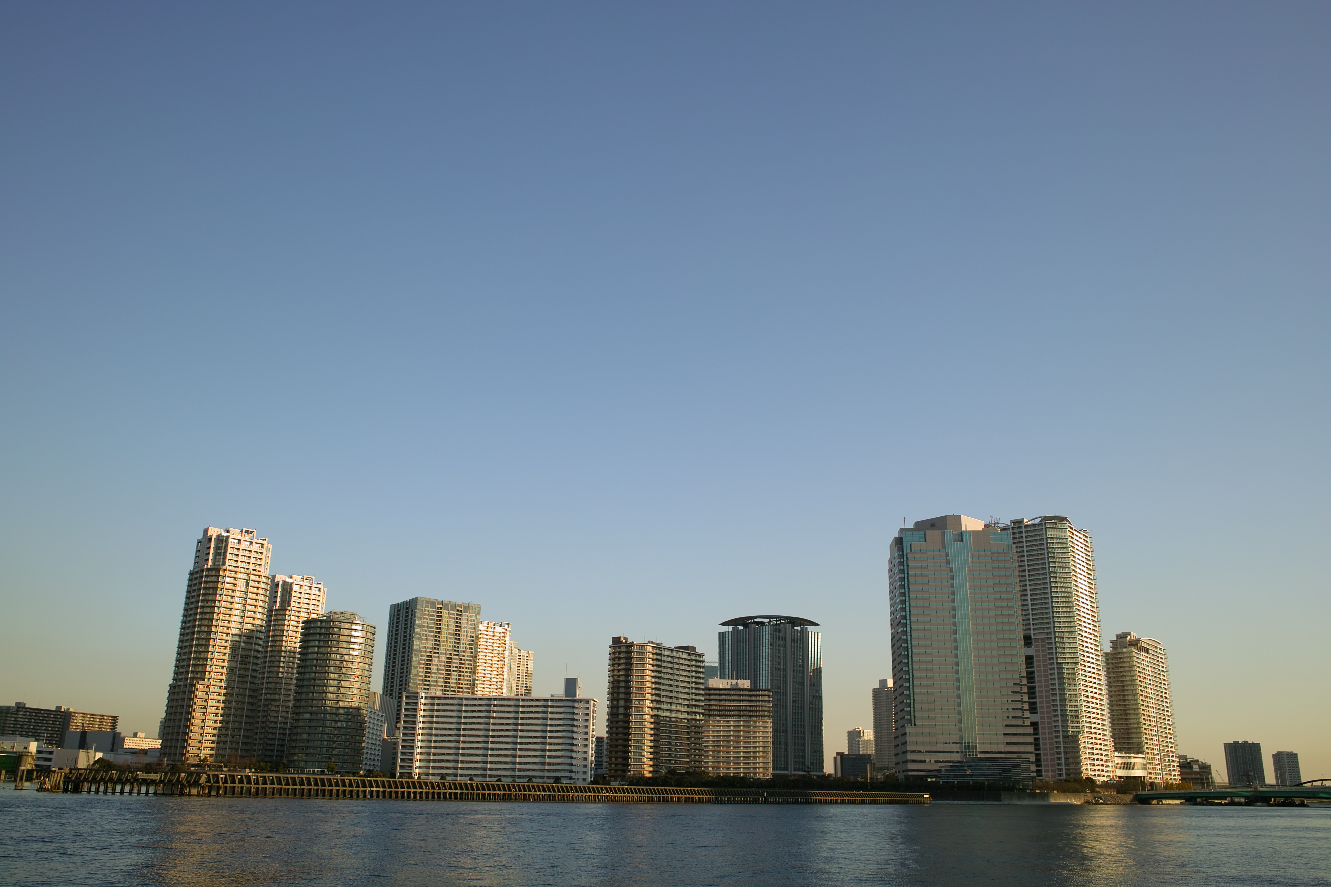 <b>DP1x / 約974K / 2,640×1,760 / 1/100秒 / F8 / +0.3EV / ISO50 / 16.6mm</b>