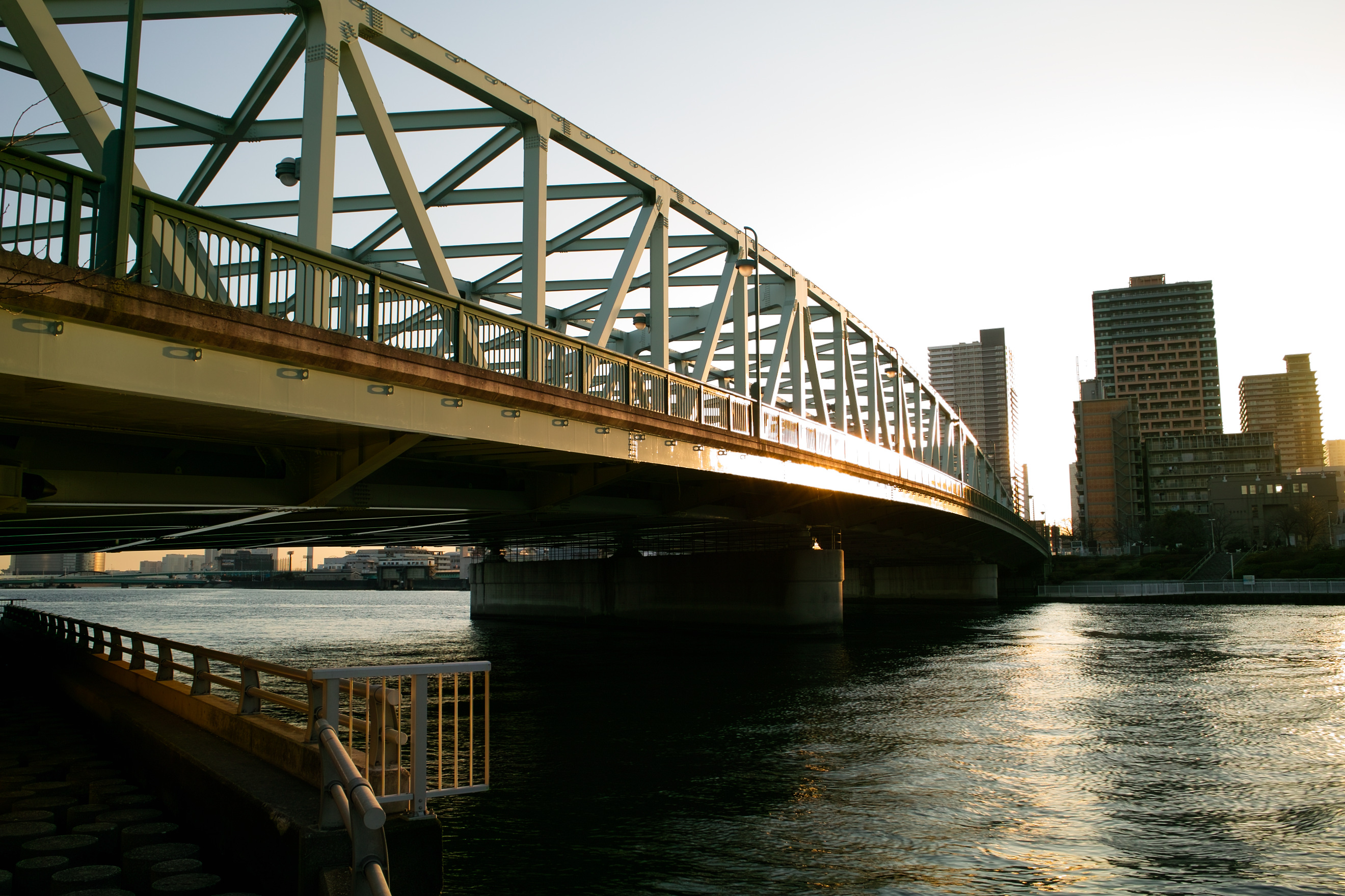 <b>DP1x / 約1.4MB / 2,640×1,760 / 1/25秒 / F11 / 0.0EV / ISO50 / 16.6mm</b>