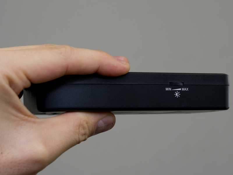 <b>厚みは25.5mmとやや厚め</b>