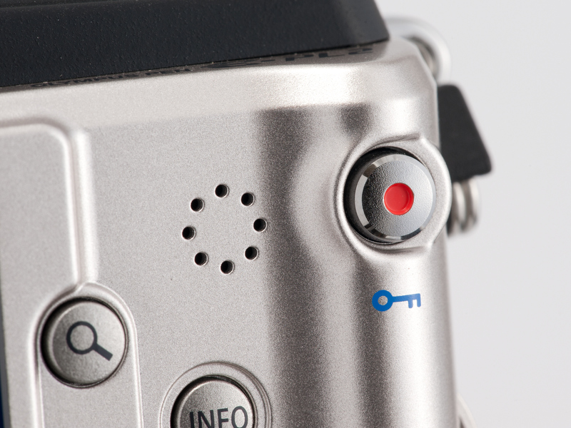 <b>E-PL1/1s同様、どの撮影モードでも動画が撮れるムービーボタンを装備。Fnボタンと同様、機能のカスタマイズが可能だ</b>