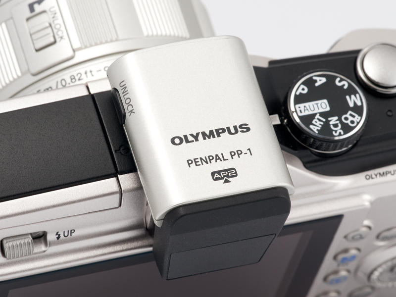 <b>新アクセサリーの「コミュニケーションユニットPENPAL PP-1」。でも、iPhoneには非対応</b>