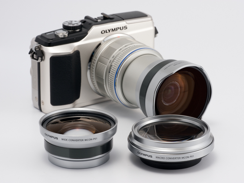 <b>M.ZUIKO DIGITAL 14-42mm F3.5-5.6 II用のコンバーターも新発売。3点のセット商品も用意される</b>