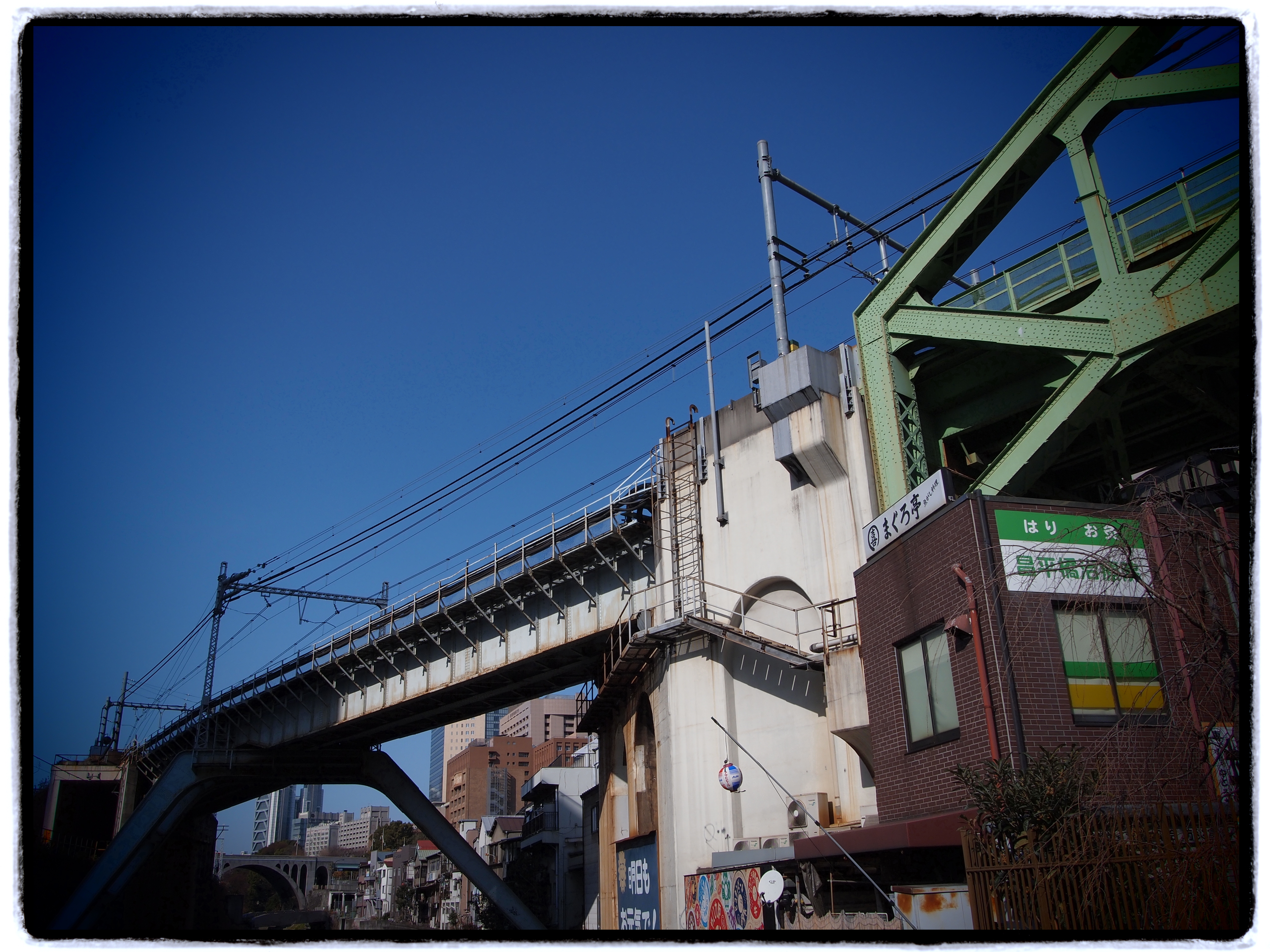 <b>ピクチャーモード:トイフォト II/アートフレーム効果<br>E-PL2 / M.ZUIKO DIGITAL 14-42mm F3.5-5.6 II / 4,032×3,024 / 1/1,000秒 / F7.1 / -0.3EV / ISO200 / WB:太陽光 / 14mm</b>