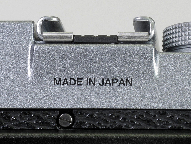 <b>背面上部に“MADE IN JAPAN”のプリントが入る</b>