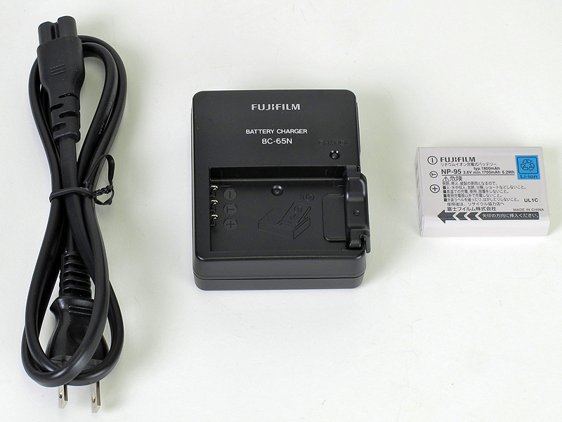 <b>バッテリーは「NP-95」で、「FinePix REAL 3D」などと同じ</b>