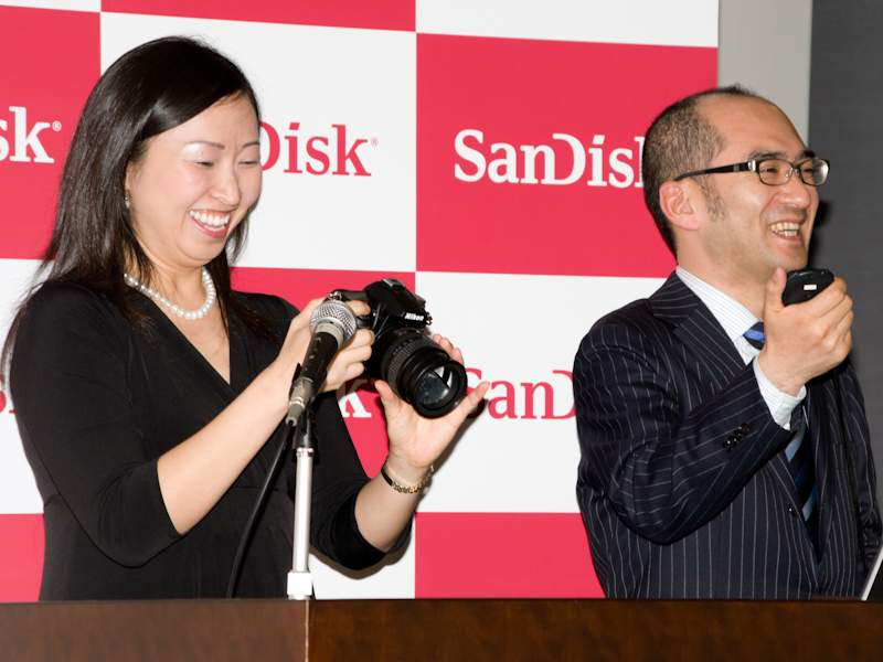 <b>D7000を用いた連写テストを実施。20秒間レリーズボタンを押しっぱなしにするというもので、結果はExtreme Pro SDHCが39回、Ultra SDHCが21回</b>