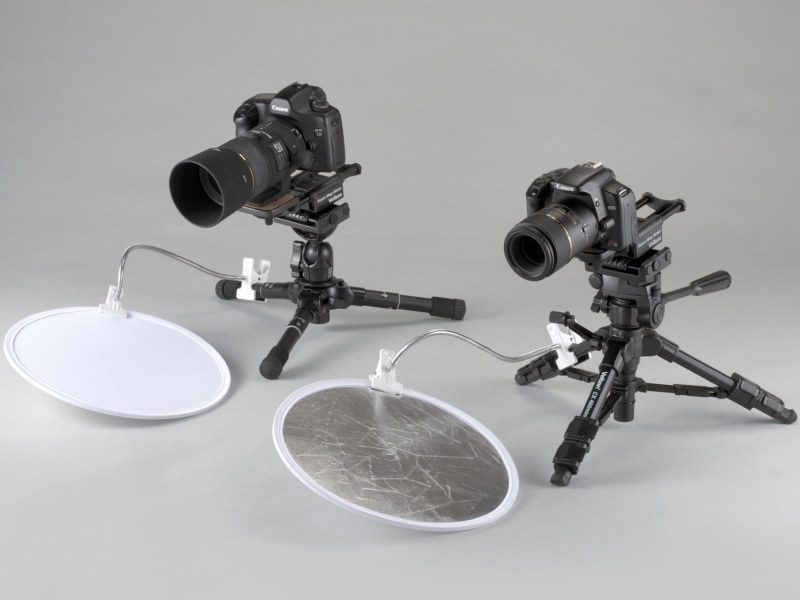 <b>こだわり接写セット プロ（左）、同ライト（右）の使用例</b>