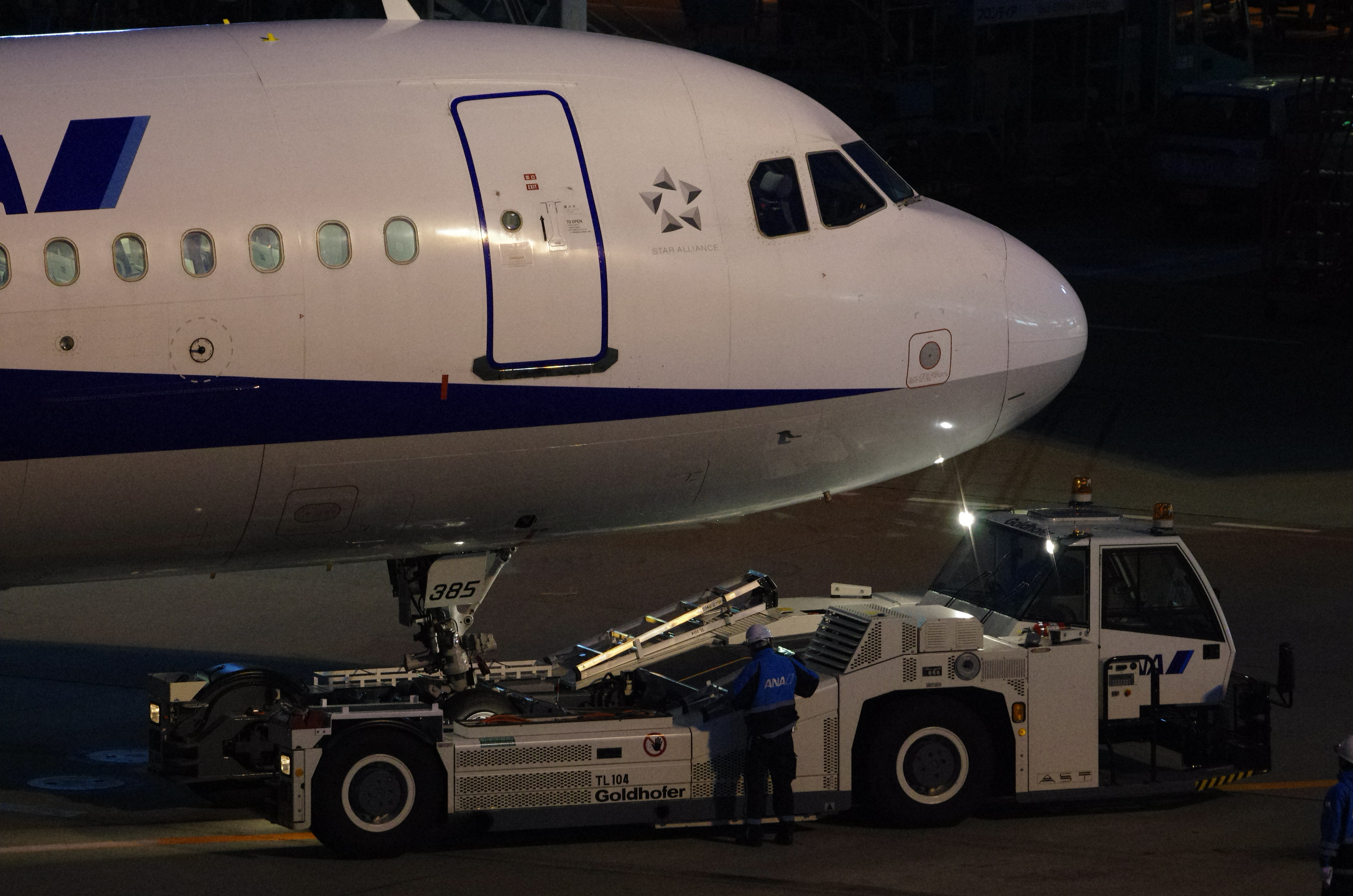 <b>1/200秒 / ISO6400 / WB:オート</b>