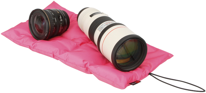 <b>レンズ交換時などの仮置き場にできる</b>