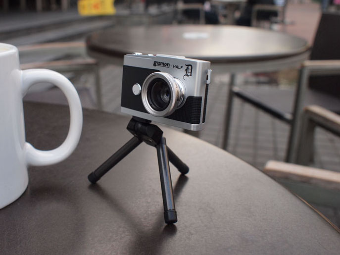 <b>三脚穴を装備</b>