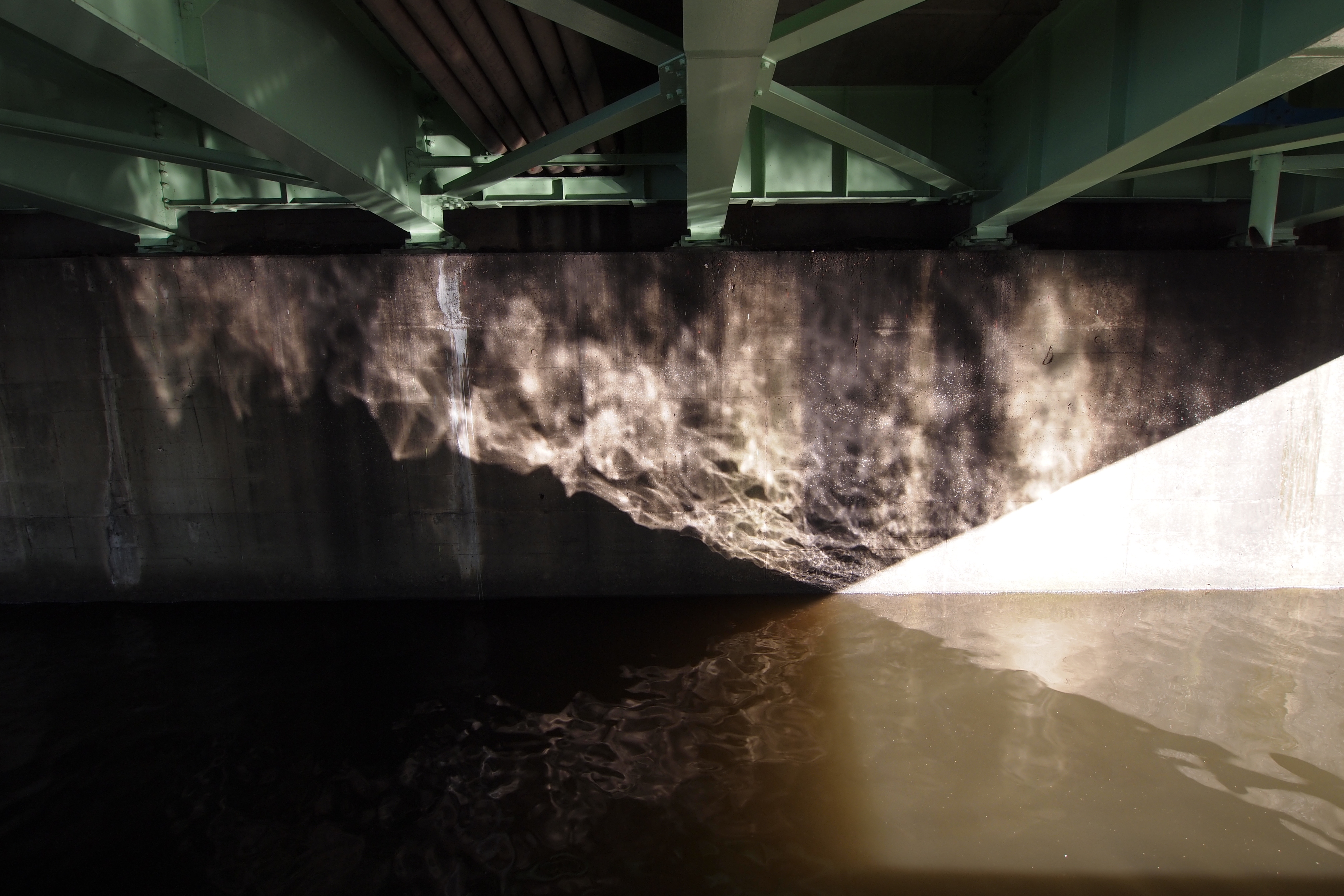 <b>3:2比率で撮ると9mmは35mm判換算でだいたい18.7mmくらい。超広角としてはまあまあ使いやすい画角だと思う<br>E-PL2 / M.ZUIKO DIGITAL ED 9-18mm F4-5.6 / 4,032×2,688 / 絞り優先AE / 1/30秒 / F5.6 / 0EV / ISO200 / WB:オート / 9mm</b>