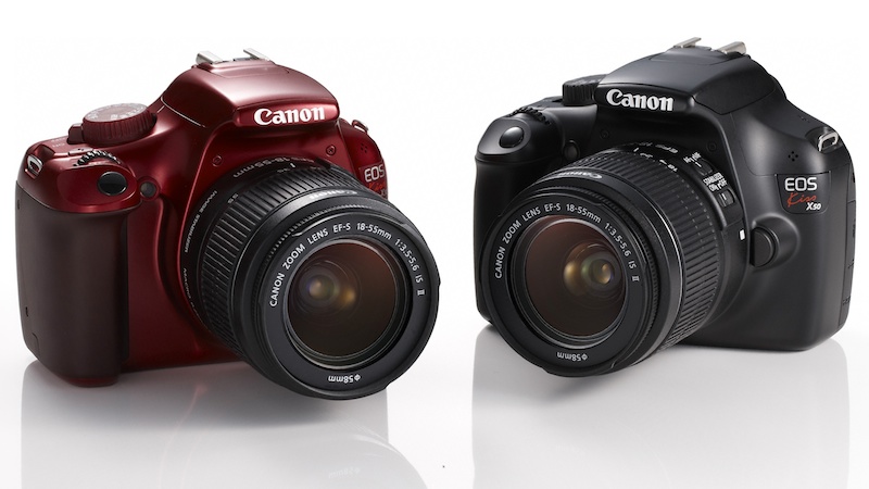 <b>EOS Kiss X50（レッド）、EOS Kiss X50（ブラック）</b>