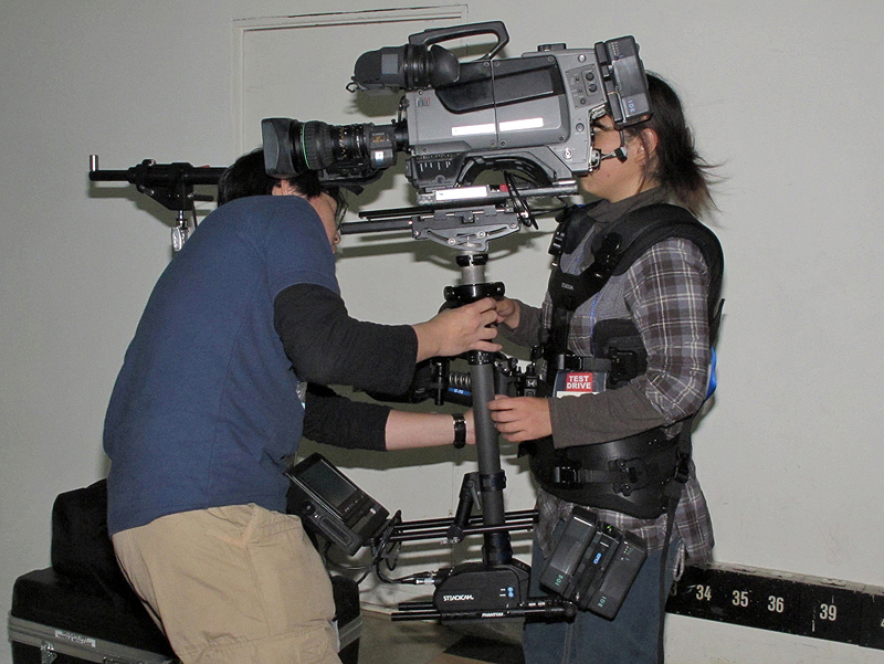 <b>こちらは、2010年に登場した高級モデル「ステディカム・ファントム」。最大対応重量は22kgで、デジタルシネマカメラや35mmカメラに対応。価格は300万円</b>