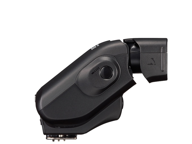 <b>発光部を前方に引き出すと、縦バウンス発光が可能になる</b>