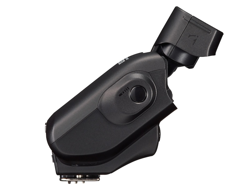 <b>発光部を前方に引き出すと、縦バウンス発光が可能になる</b>