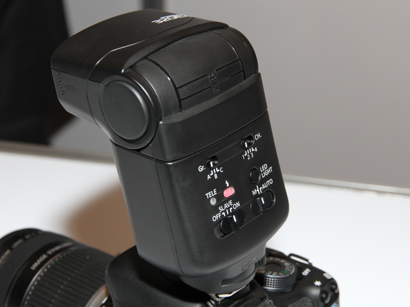 <b>クリップオンストロボ「320EX II」</b>