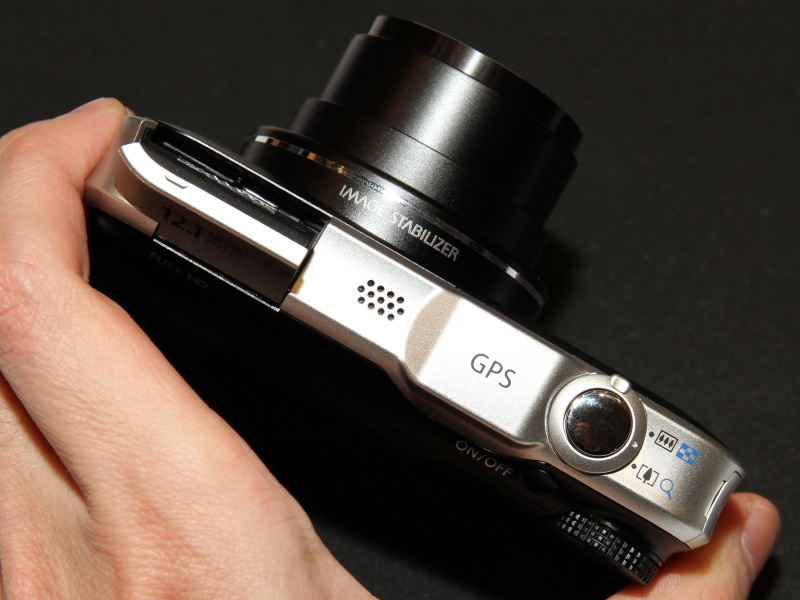 <b>上面にGPSユニットを搭載</b>