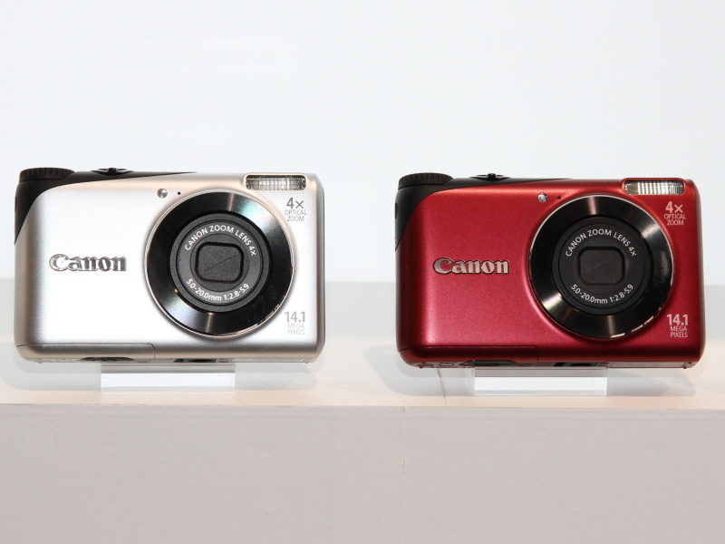 <b>「PowerShot A2200」はAシリーズ最薄ボディが特徴。17日に発売する。店頭予想価格は1万3,000円前後の見込み</b>