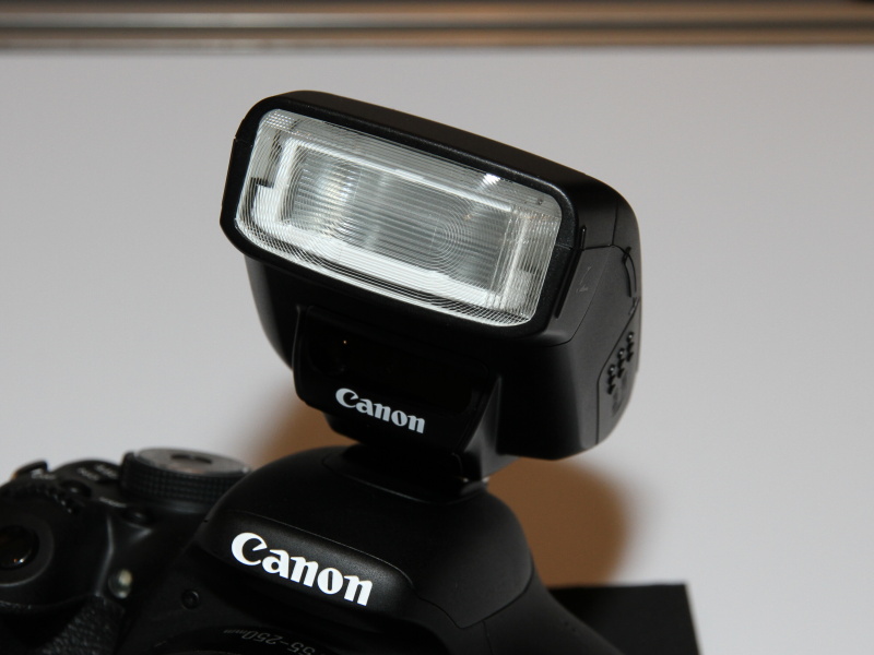 <b>クリップオンストロボ「270EX II」</b>