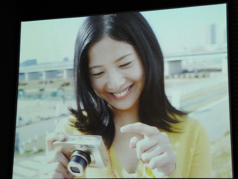 <b>吉高由里子さんの出演する広告イメージ</b>