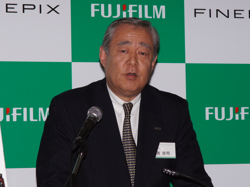 <b>コンシューマー営業本部長の四宮啓司氏</b>