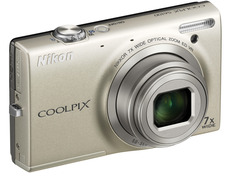 <b>COOLPIX S6100（シャンパンシルバー）</b>