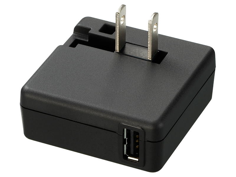 <b>USB型の充電器が付属する</b>