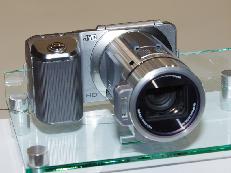 <b>ビクターのハイブリッドカメラ「GC-PX1」</b>