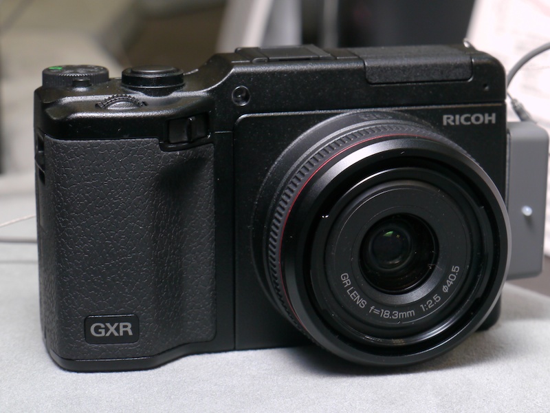 <b>GR LENS A12 28mm F2.5（2010年11月発売）もアピール</b>