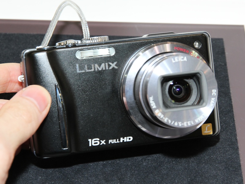 <b>従来機種の12倍ズームから16倍ズームになったLUMIX DMC-TZ20</b>