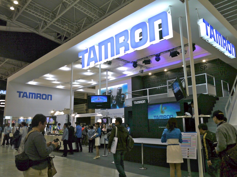 <b>CP+2011でのタムロンブース</b>