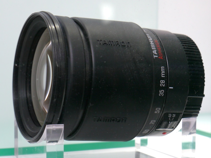 <b>初代の高倍率ズームレンズ、AF 28-200mm F3.8-5.6 Aspherical（1992年）</b>