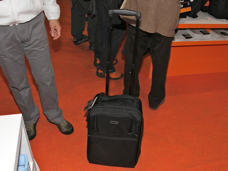 <b>機内持ち込みを想定したトロリータイプのカメラバッグ</b>