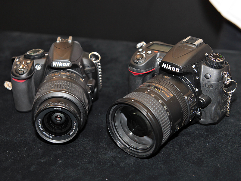 <b>左からD3100とD7000。D7000が特に人気とのこと</b>