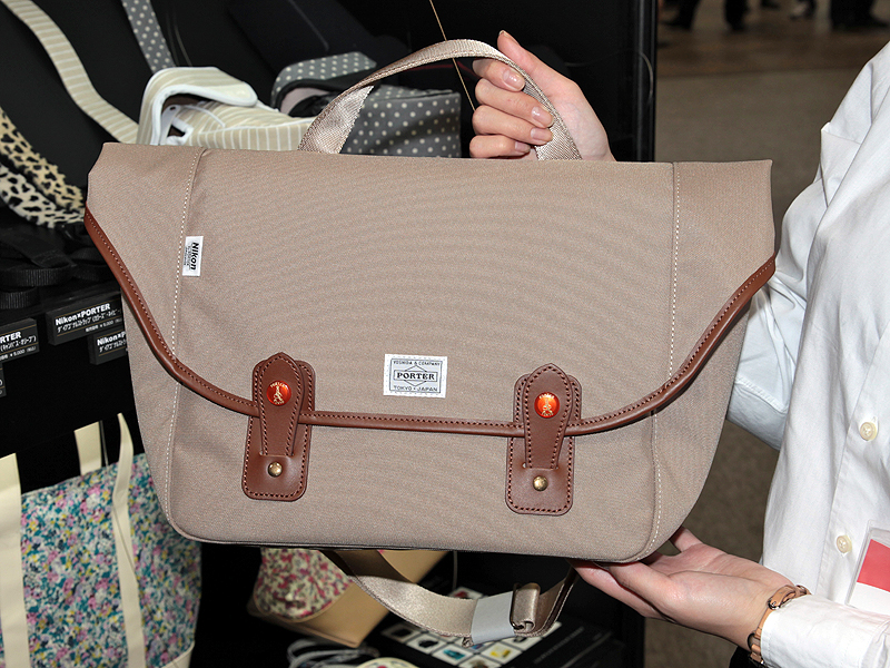 <b>デイリーショルダーバッグLのコルク</b>