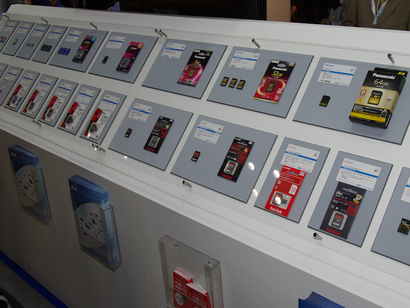 <b>SDアソシエーション加盟各社の製品を展示している</b>