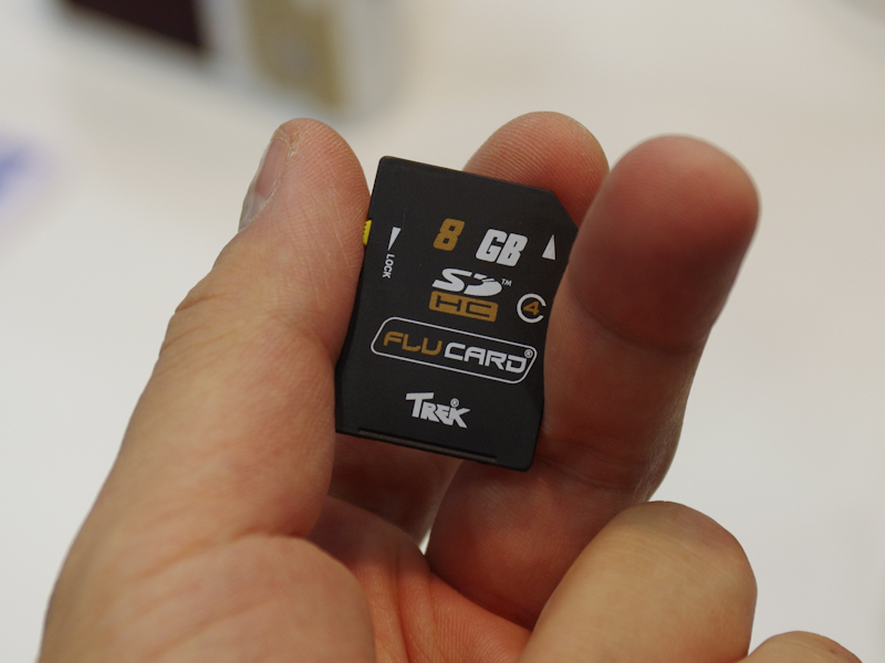 <b>FluCard。製品版は白を基調としたデザインになる予定という</b>